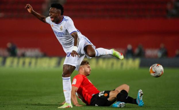 La rudeza con Vinicius pone en guardia al Real Madrid