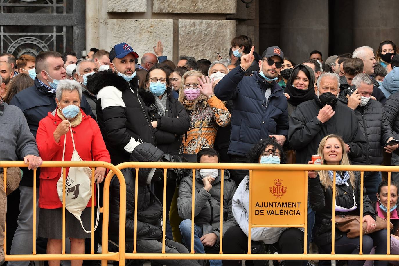 Pirotecnia Turís ha disparado la mascletà del 16 de marzo de 2022 pese a la amenaza de lluvia y al aviso amarillo por viento en uno de los días grandes de las Fallas de Valencia