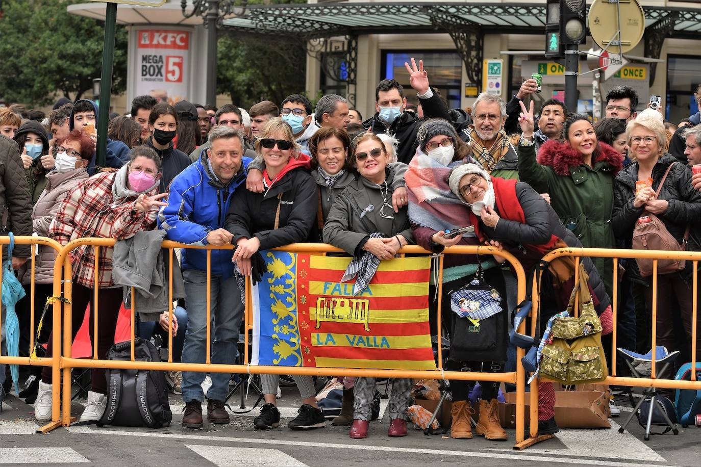 Pirotecnia Turís ha disparado la mascletà del 16 de marzo de 2022 pese a la amenaza de lluvia y al aviso amarillo por viento en uno de los días grandes de las Fallas de Valencia