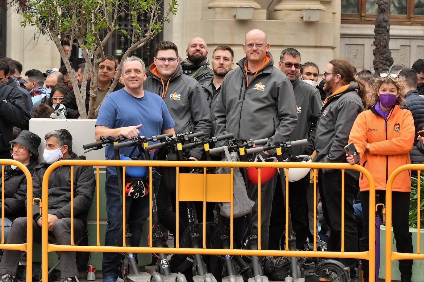 Pirotecnia Turís ha disparado la mascletà del 16 de marzo de 2022 pese a la amenaza de lluvia y al aviso amarillo por viento en uno de los días grandes de las Fallas de Valencia