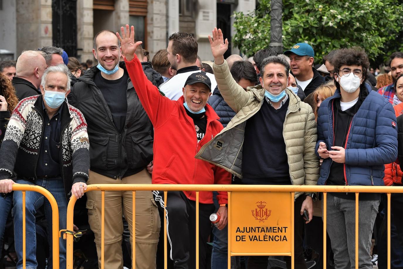 Pirotecnia Turís ha disparado la mascletà del 16 de marzo de 2022 pese a la amenaza de lluvia y al aviso amarillo por viento en uno de los días grandes de las Fallas de Valencia