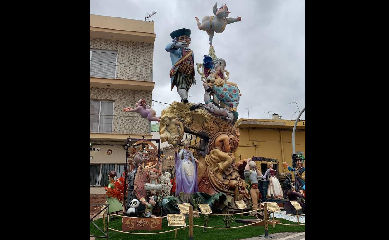 Falla L'Harmonia, vencedora en los monumentos grandes en Riba-roja de Túria. 