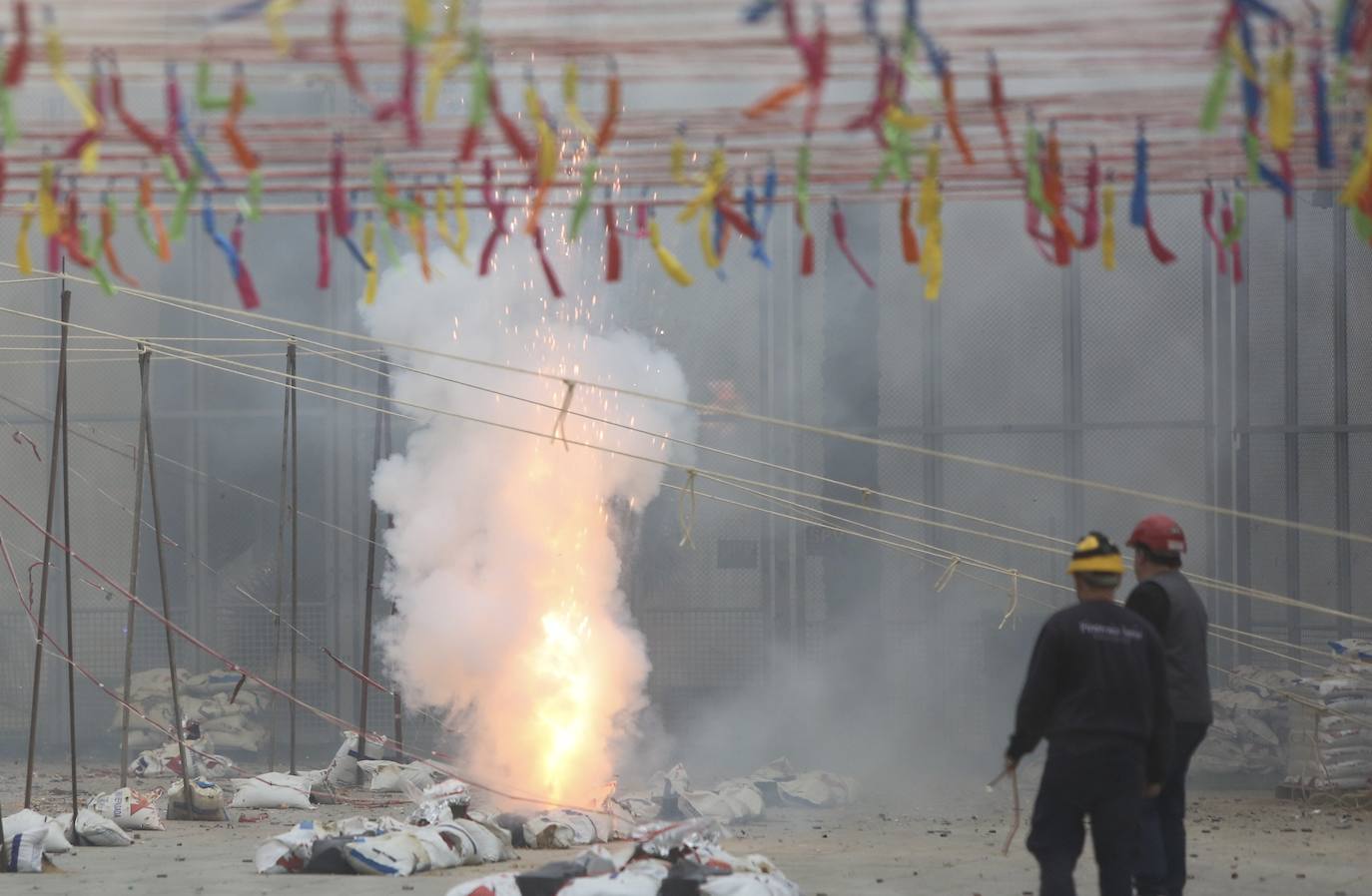 Pirotecnia Turís ha disparado la mascletà del 16 de marzo de 2022 pese a la amenaza de lluvia y al aviso amarillo por viento en uno de los días grandes de las Fallas de Valencia