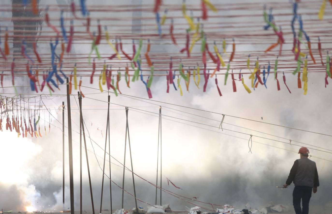 Pirotecnia Turís ha disparado la mascletà del 16 de marzo de 2022 pese a la amenaza de lluvia y al aviso amarillo por viento en uno de los días grandes de las Fallas de Valencia