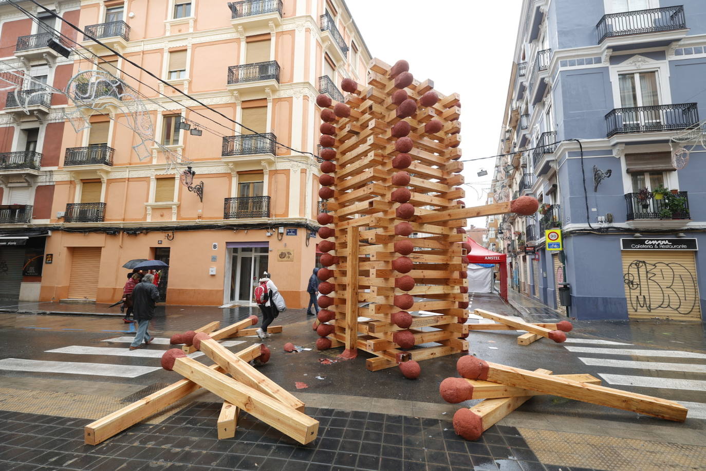 LLuvia en la plaza del ayuntamiento 