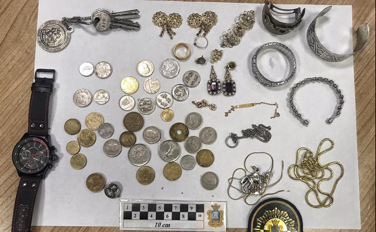 Material  requisado por los agentes. 