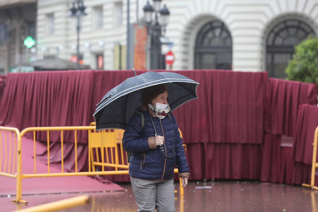 LLuvia en la plaza del ayuntamiento 