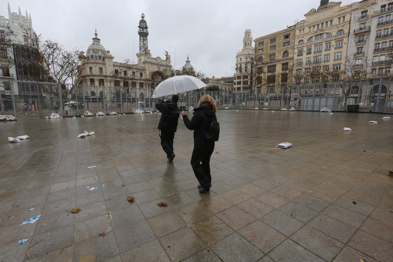 LLuvia en la plaza del ayuntamiento 