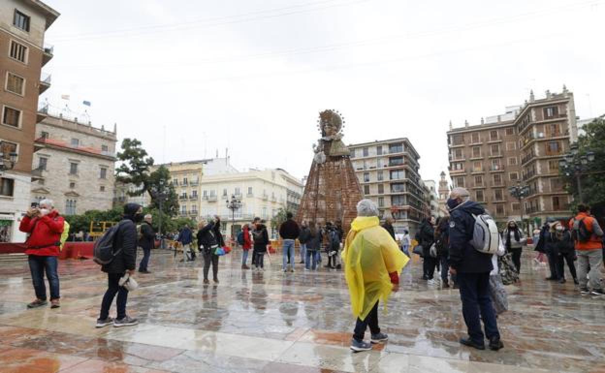 La plaza de la Virgen de Valencia, este jueves 17 de marzo.