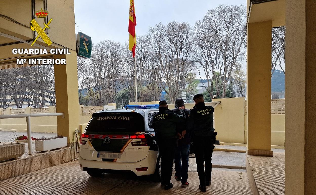 Detenido por la Guardia Civil por tráfico de drogas.