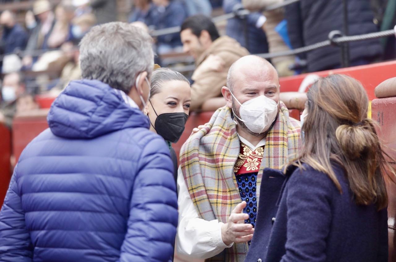 El presidente de la Diputación de Valencia, Toni Gaspar, acudió a la plaza vestido de huertano.