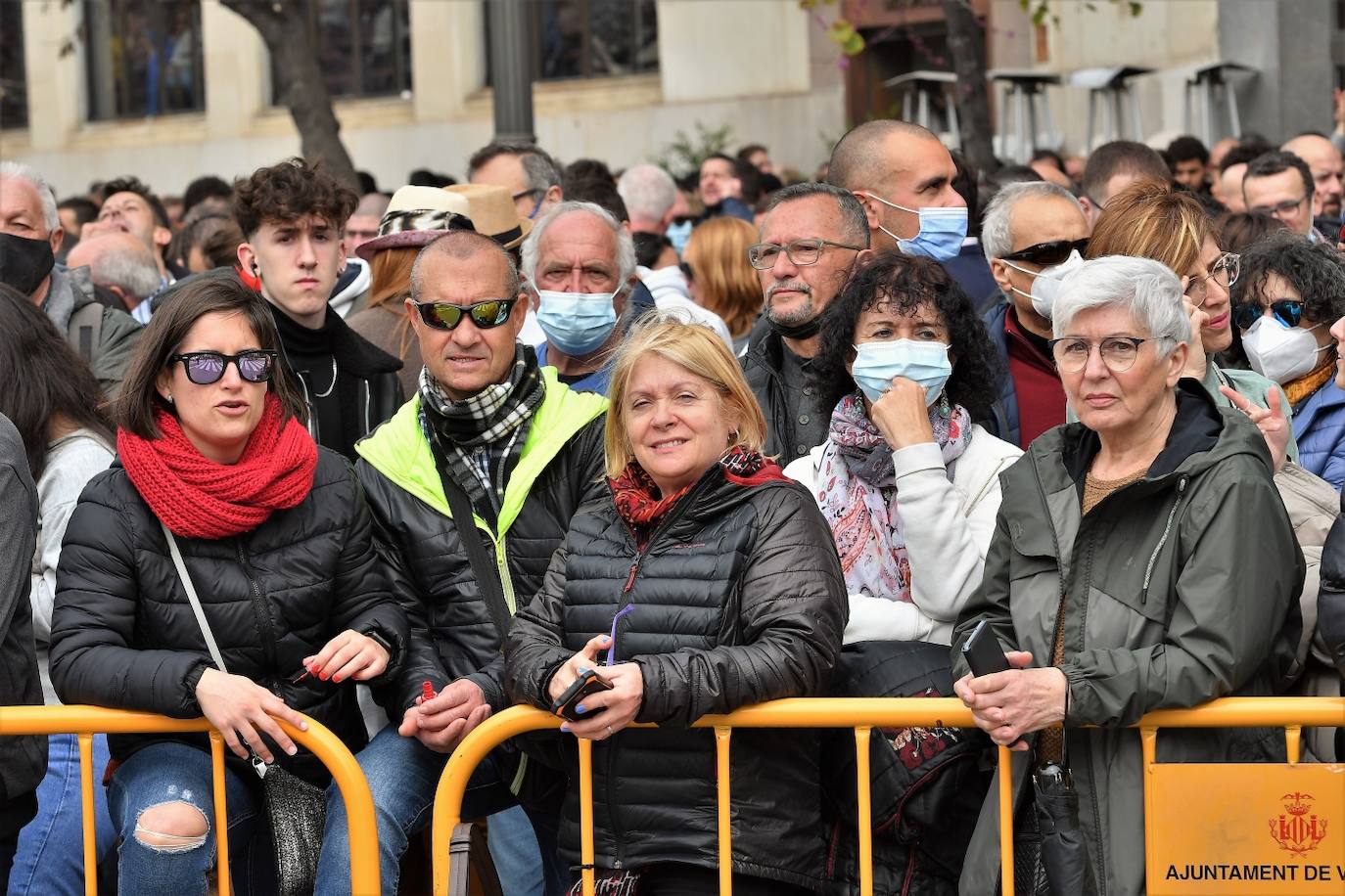 Fotos: Búscate en la mascletà de este 18 de marzo de 2022