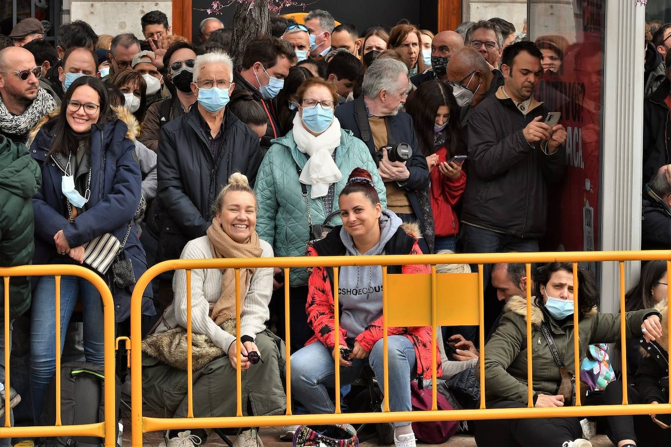 Fotos: Búscate en la mascletà de este 18 de marzo de 2022