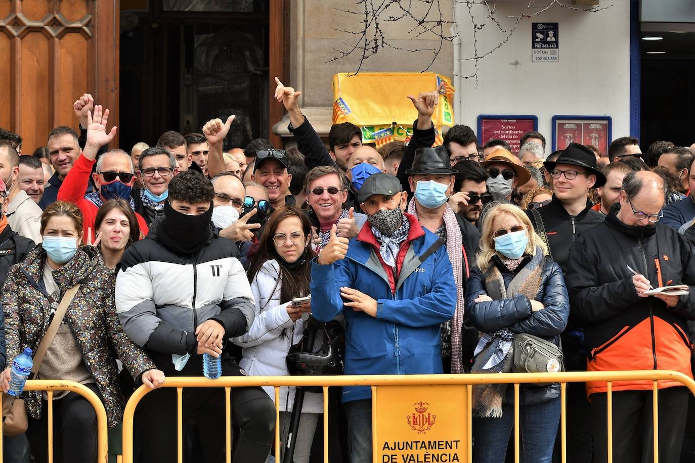 Fotos: Búscate en la mascletà de este 18 de marzo de 2022