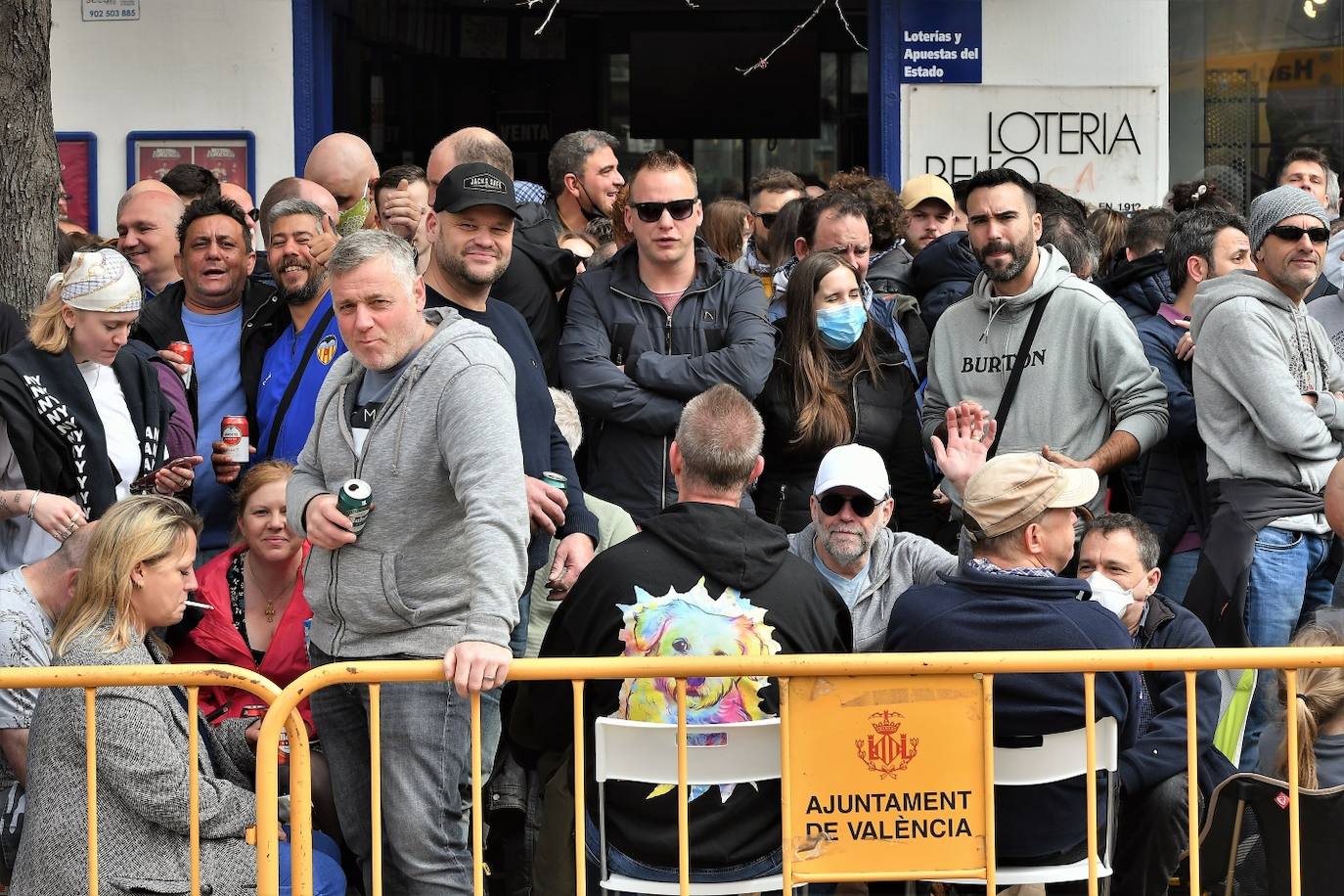 Fotos: Búscate en la mascletà de este 18 de marzo de 2022