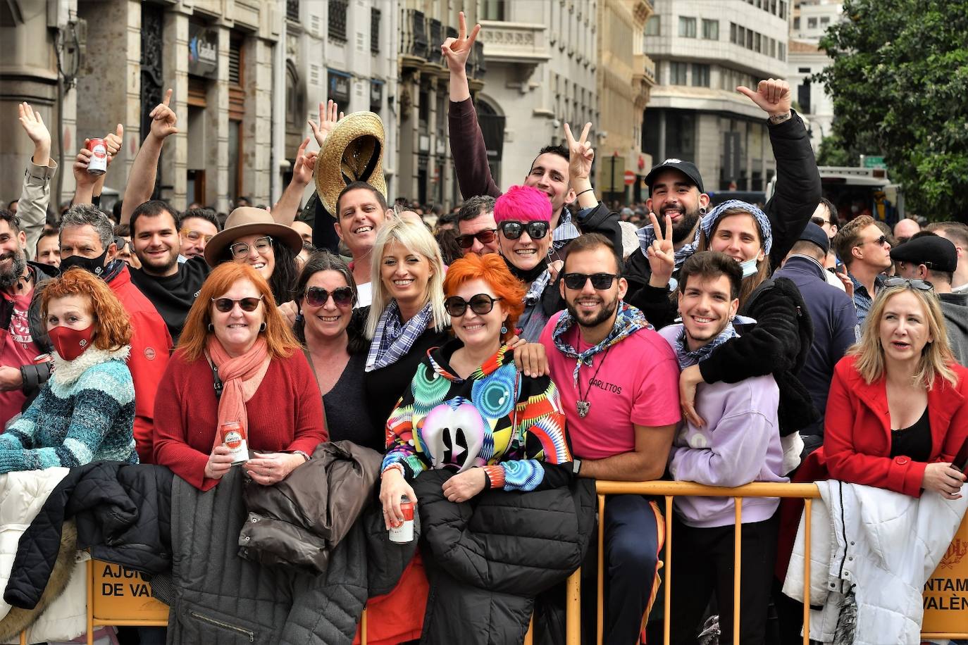 Fotos: Búscate en la mascletà de este 18 de marzo de 2022