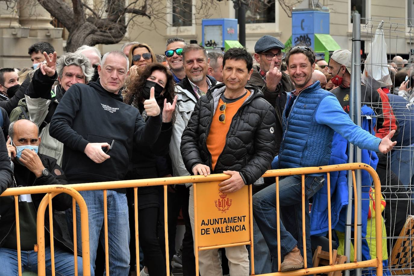 Fotos: Búscate en la mascletà de este 18 de marzo de 2022