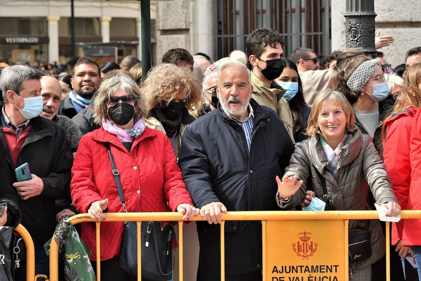 Fotos: Búscate en la mascletà de este 18 de marzo de 2022