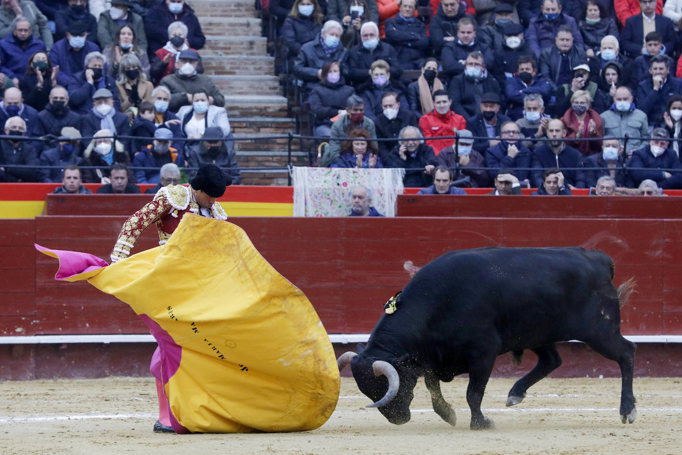 Corrida de toros de la Feria de Fallas, con reses de Victoriano del Río para Diego Urdiales, José María Manzanares y Roca Rey. 