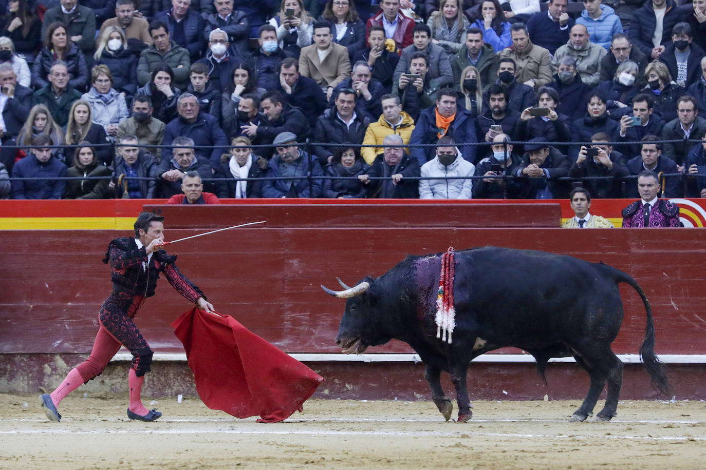 Corrida de toros de la Feria de Fallas, con reses de Victoriano del Río para Diego Urdiales, José María Manzanares y Roca Rey. 