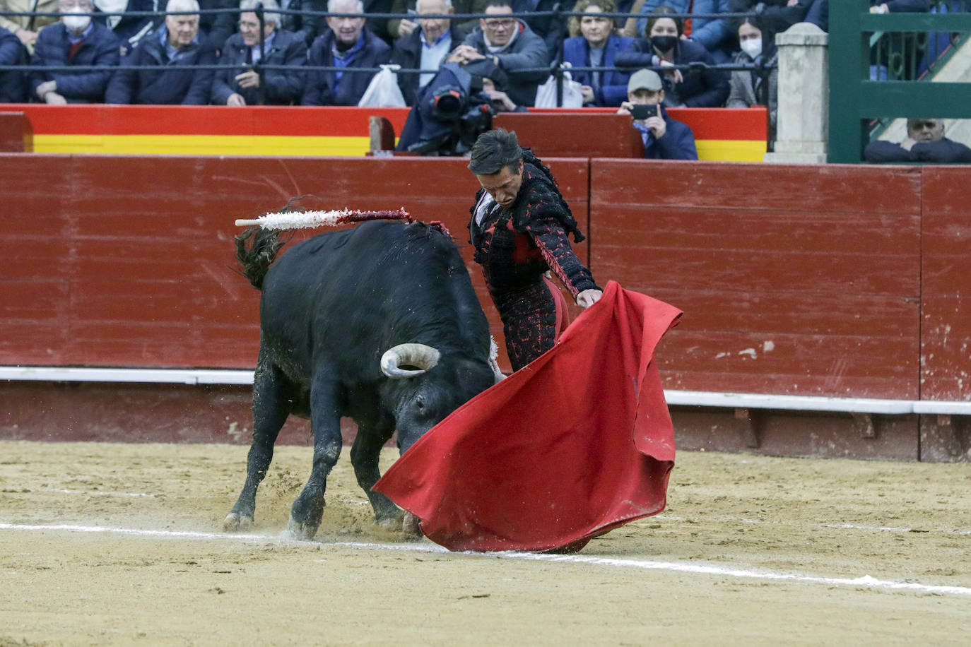 Corrida de toros de la Feria de Fallas, con reses de Victoriano del Río para Diego Urdiales, José María Manzanares y Roca Rey. 