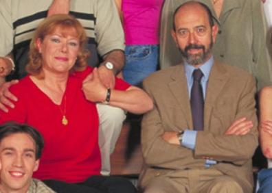 Imagen secundaria 1 - Miguel Rellán junto a Saza en 'Amanece que no es poco', con María Garralón en la serie 'Compañeros' y en 'El crack'.