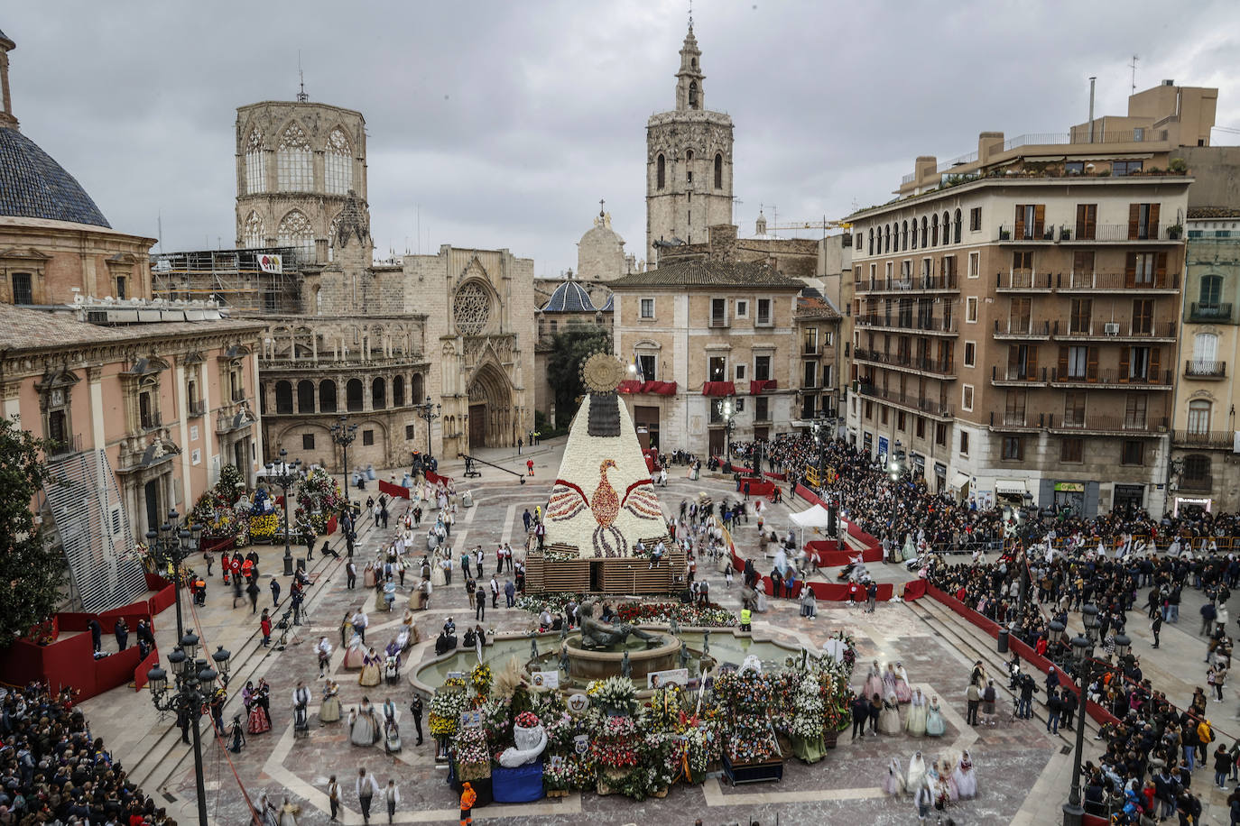 Fotos: Así es el manto de la Mare de Déu para las Fallas 2022