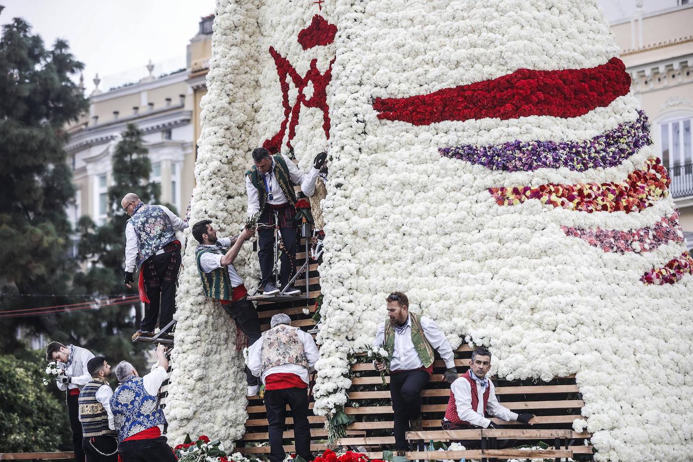 Fotos: Así es el manto de la Mare de Déu para las Fallas 2022