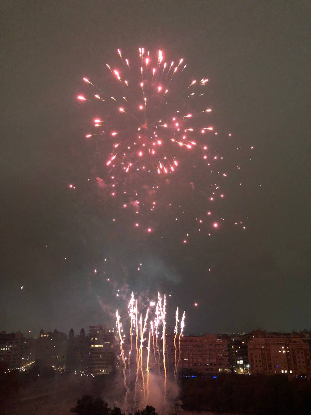 Fotos: La Nit del Foc ilumina el cielo de Valencia