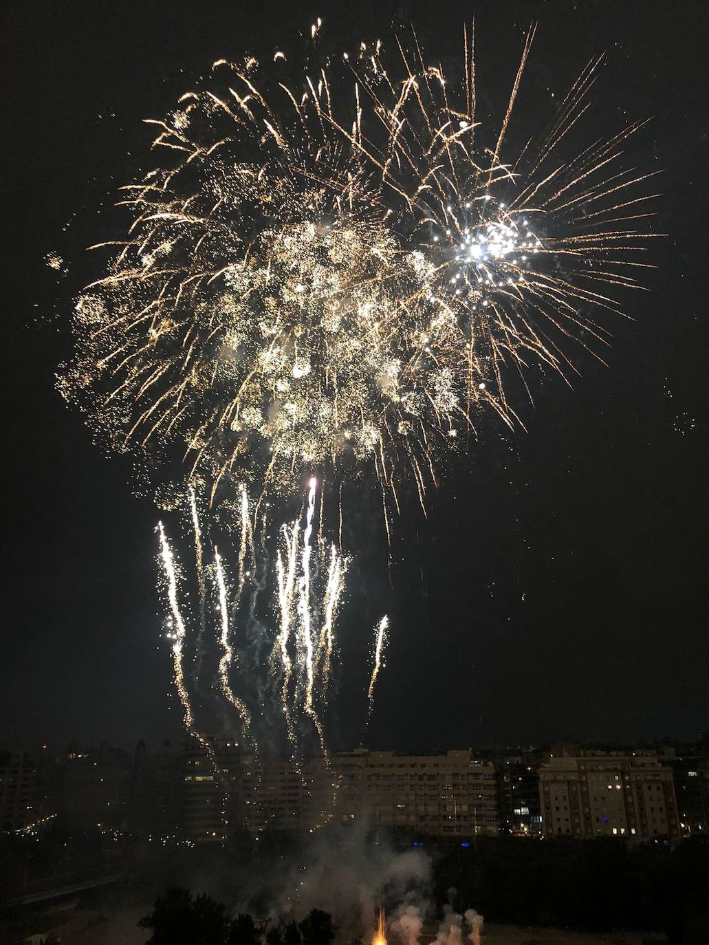 Fotos: La Nit del Foc ilumina el cielo de Valencia