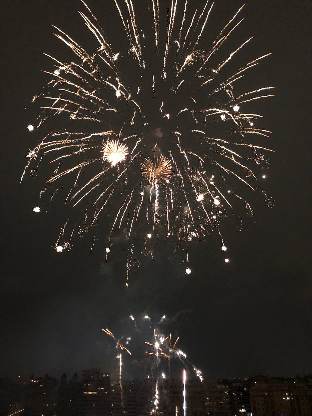 Fotos: La Nit del Foc ilumina el cielo de Valencia