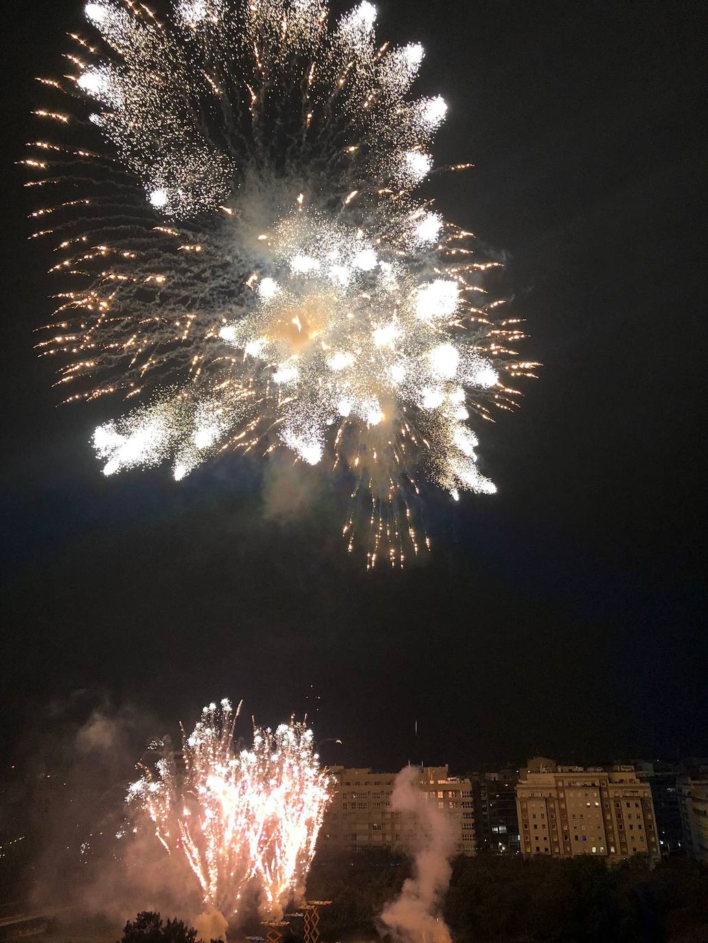 Fotos: La Nit del Foc ilumina el cielo de Valencia