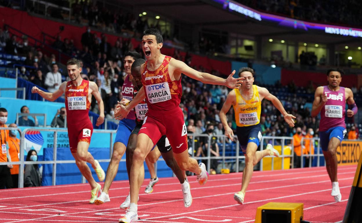 Mariano García, eufórico al saberse ganador de la final de 800. 