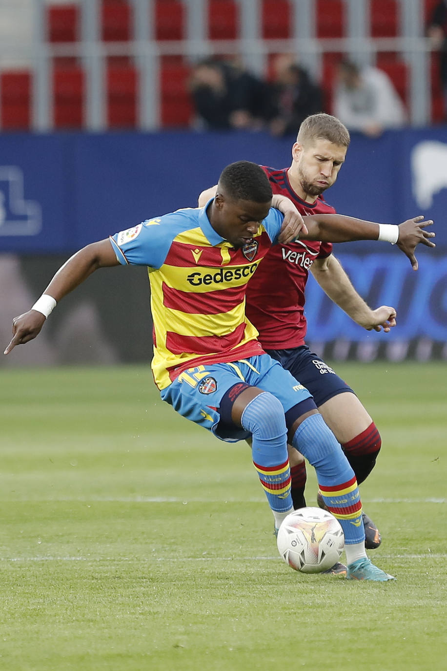 Fotos: Las mejores imágenes del CA Osasuna-Levante UD