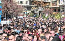 Falta de gente con mascarillas en la mascletà