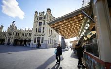 Puestos de churros y camión que tapan la Estación del Norte