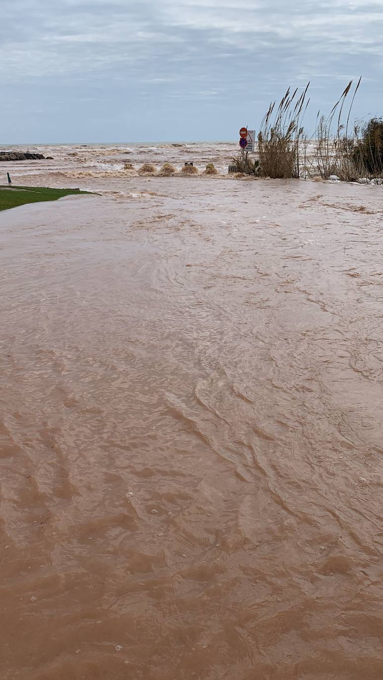 Las precipitaciones históricas en marzo dejan carreteras cortadas, ríos y barrancos desbordados y numerosas incidencias en Valencia y Castellón.