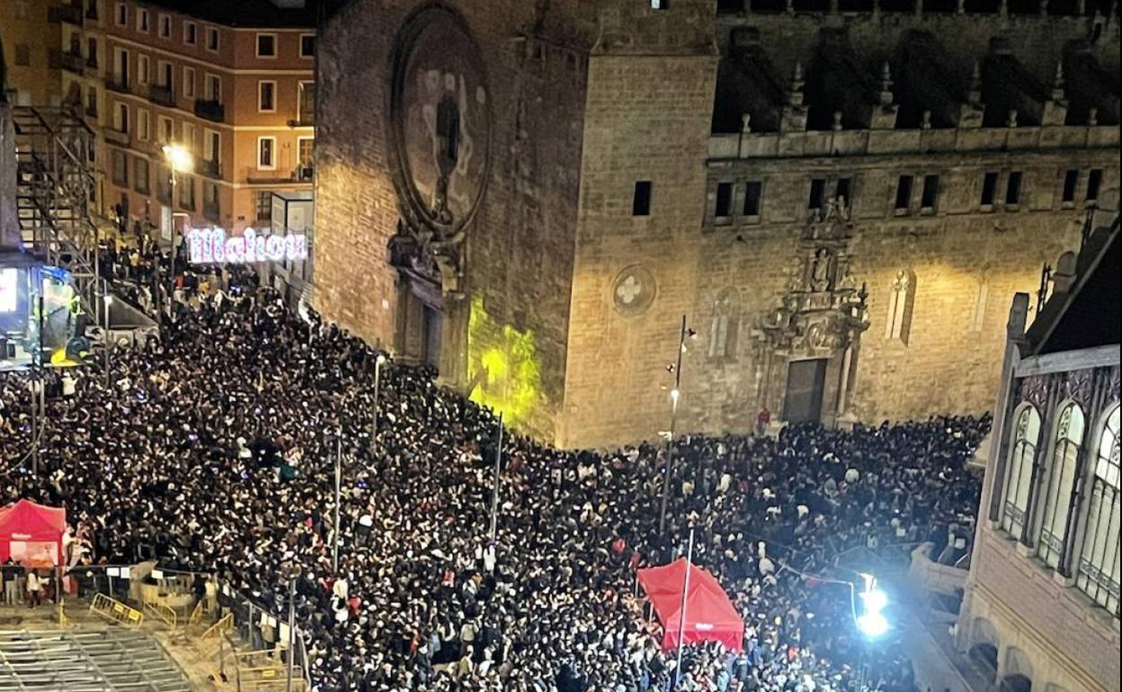 Verbena en la plaza Ciudad de Brujas estas Fallas. 