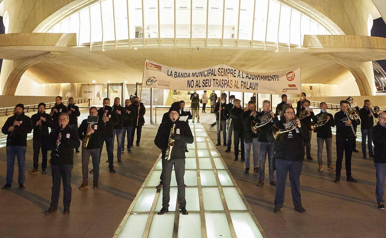 Una de las protestas de la Banda Municipal de Valencia para mostrar su rechazo a que su gestión pase a manos del Palau de la Música. 