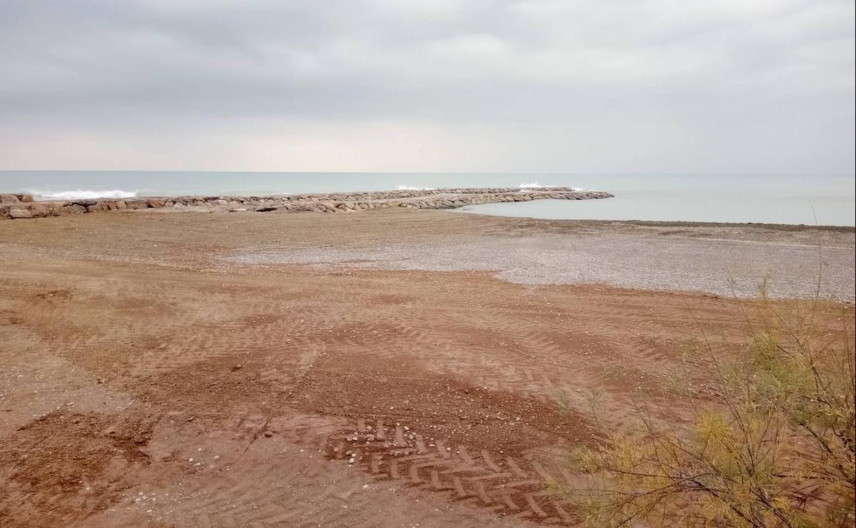 Estado de una de las playas de Sagunto. 