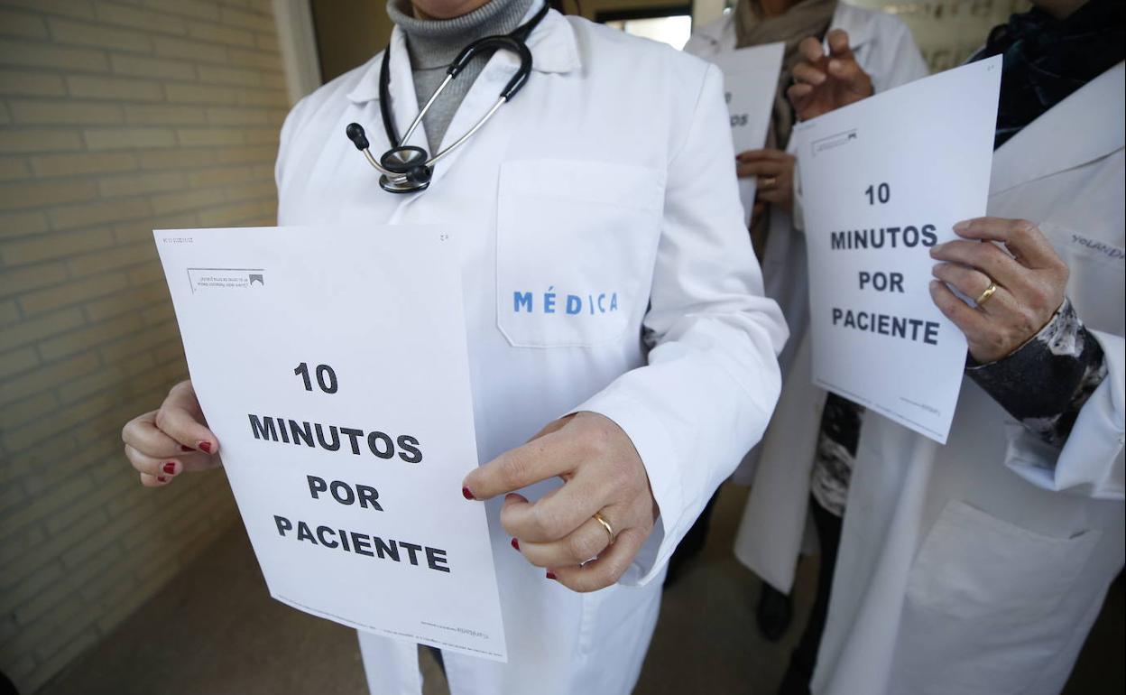 Una de las protestas de los médicos de familia para reclamar más tiempo para atender a los pacientes. 