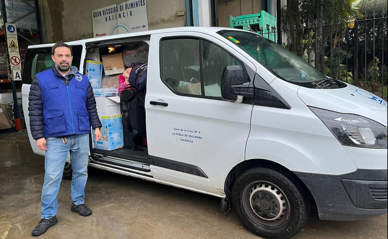 La furgoneta del Banco de Alimentos poco antes de partir hacia Rumanía. 