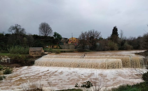 Imagen principal - La presa del Pantano con las últimas lluvias. 