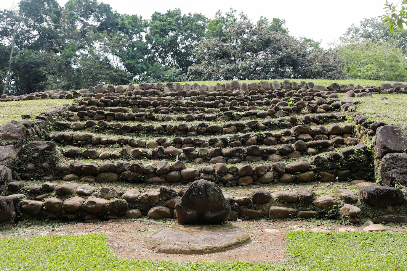 Junto a Belice, Guatemala es otro de los puntos neurálgicos de la cultura maya, presente también, de una forma u otra, por todo el país. Uno de los lugares a visitar para descubrir las raíces de esta cultura es el Parque Arqueológico Nacional Tak'alik Ab'aj -en la imagen-, hogar de decenas de ruinas.