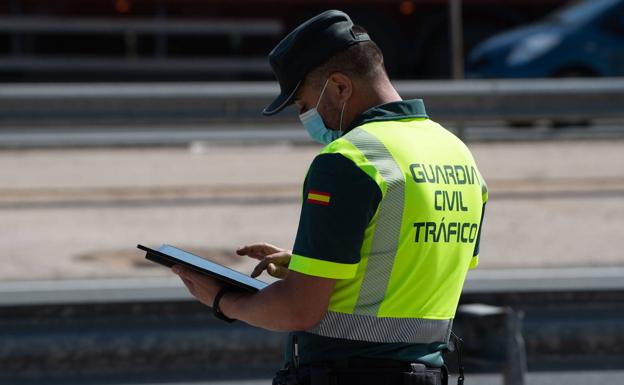 Un Guardia Civil de Tráfico. 