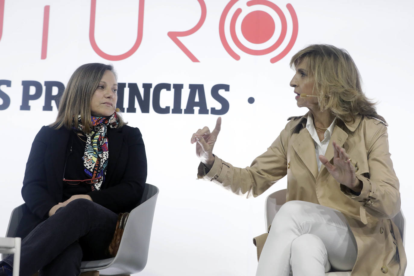 Fotos: Las mujeres construyen el futuro en un debate sobre la igualdad