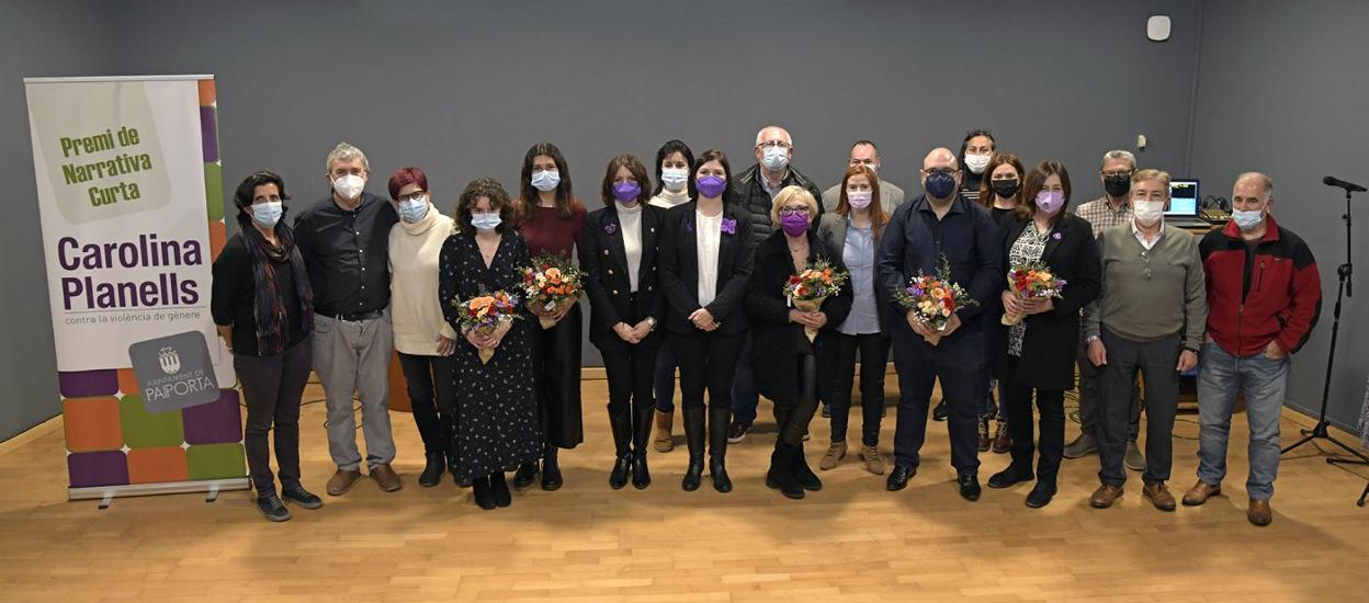 Las autoridades locales con los premiados en el acto celebrado en el Auditori. LP