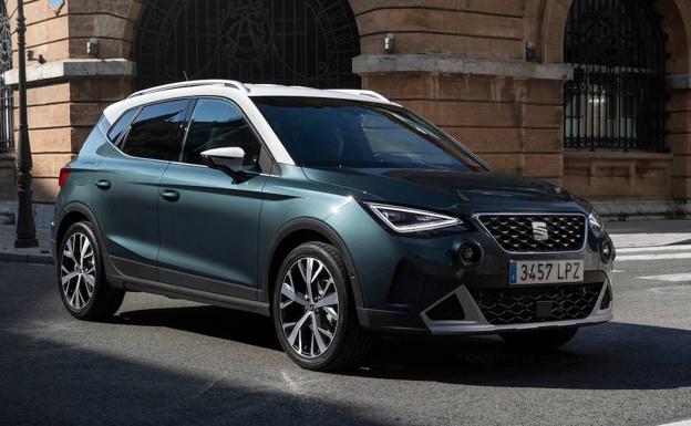 El Seat Arona cuenta con cuatro motorizaciones: gasolina entre 95 y 150 CV o un motor bifuel gasolina-gas natural GNC con 90 CV de potencia. 