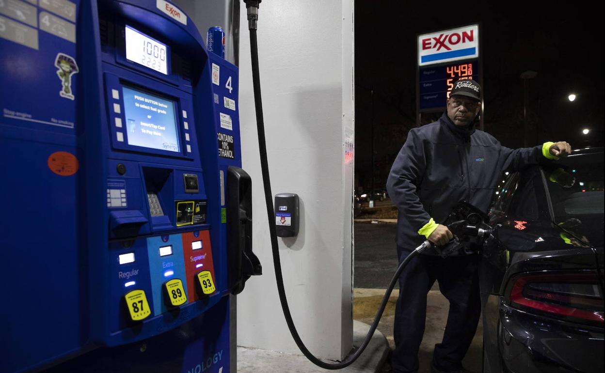 Varios gobiernos estatales, como Georgia, Maryland y Connecticut, han decidido tomar medidas drásticas para reducir el precio de la gasolina.