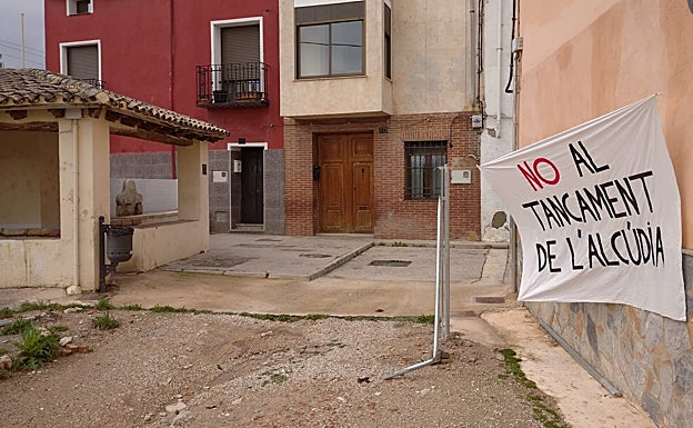 Uno de los accesos a l'Alcúdia que quedaría vallado cuando finalice el cierre perimetral. 
